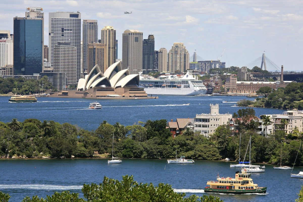 Blick vom Taronga Zoo über den Hafen auf Opernhaus und Innenstadt