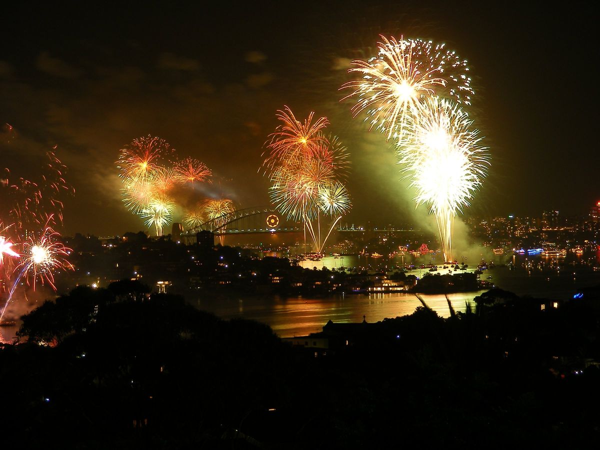 Silvesterfeuerwerk über dem Hafen von Sydney
